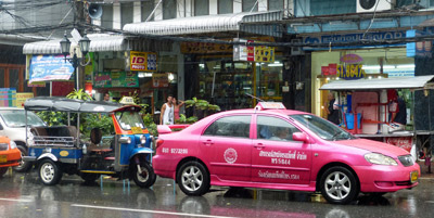 tuk tuk et taxi rose